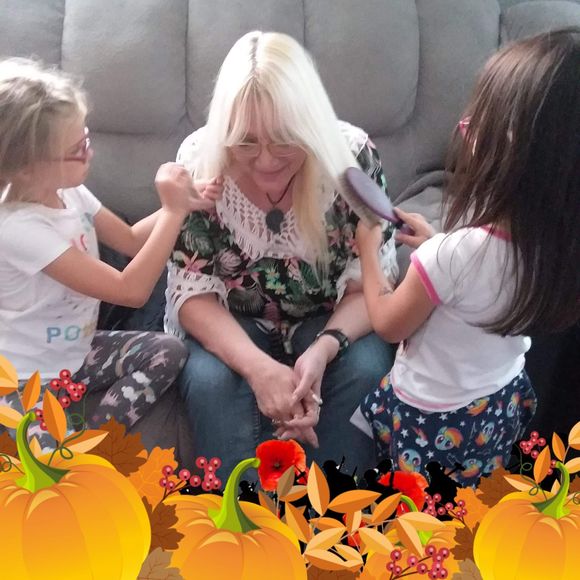 Meet your Posher, Monica - Picture 1 of 1